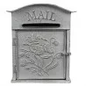 Šedobílá vintage poštovní schránka MAIL s květinovým reliéfem 26×10×31 cm – fotografie 1