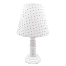 Bílá dřevěná stolní lampa se stínidlem se srdíčky